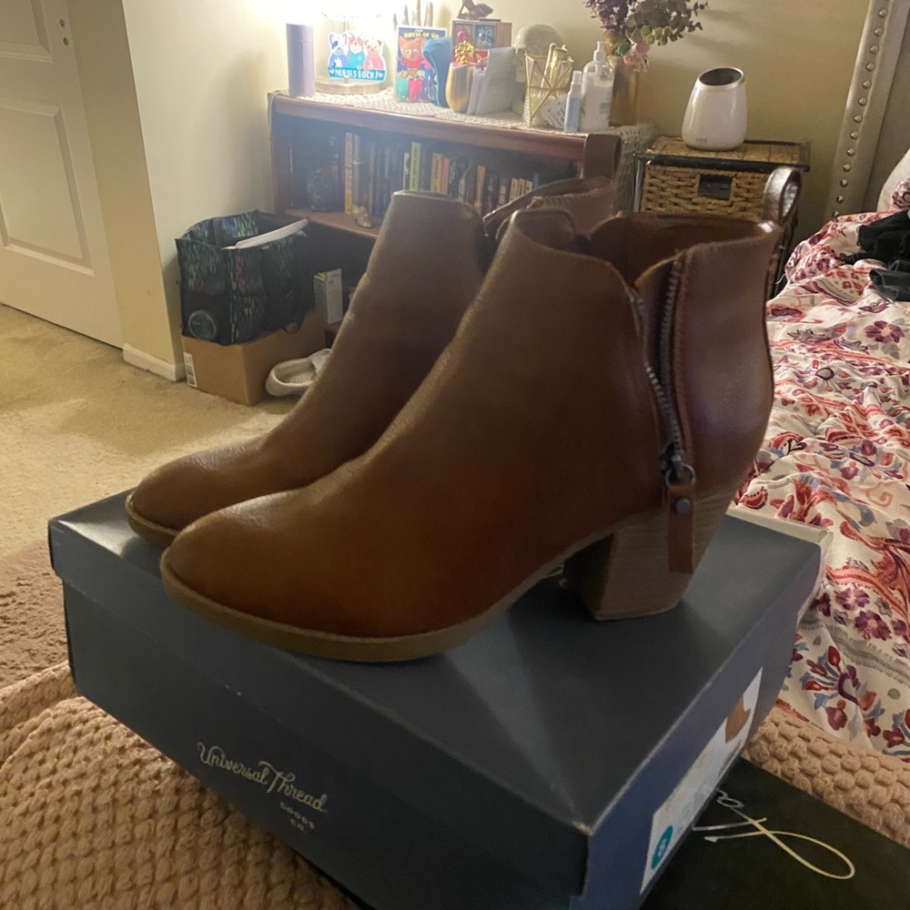 Target Universal Thread Booties Size 8 - image 1